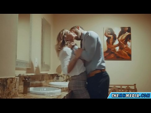 ❤️ Nalika pirang busty seduces anjeun dina restroom umum ❤️❌  Sex dina su.kiss-x-max.ru ❌️❤